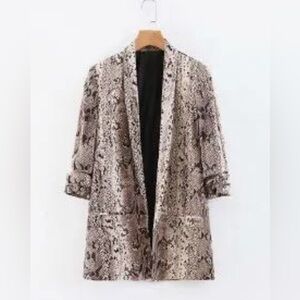 Dual Pocket Snakeskin Print Blazer Multicolor 
Size: 8/10 (L)